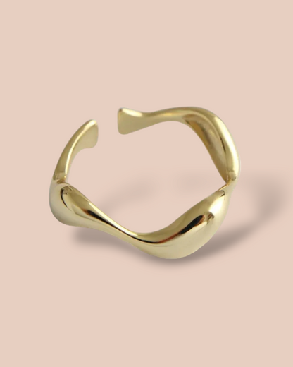 WAVY RING